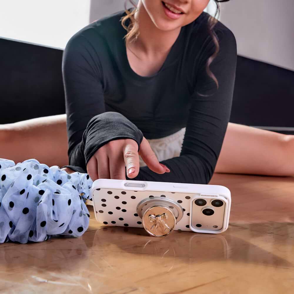 Spotlight Dots — iPhone 17 Pro Max MagSafe Case - US 45238