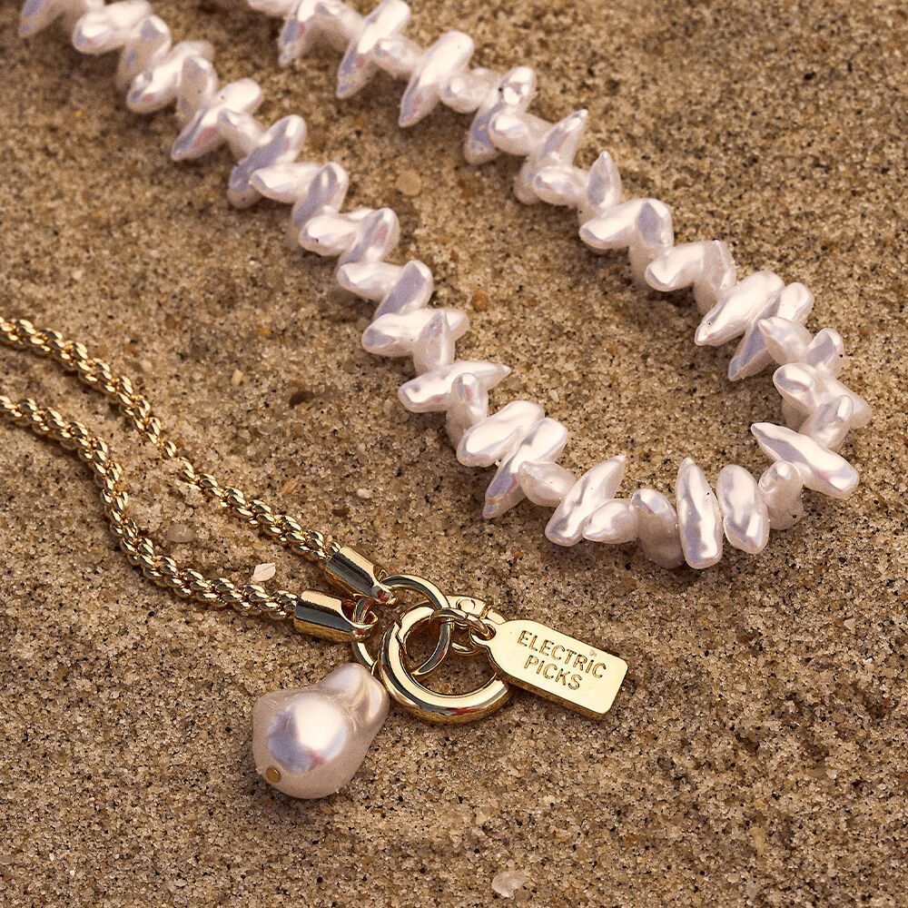 Coral Pearl Clam Charm — Phone Wristlet - US 74509